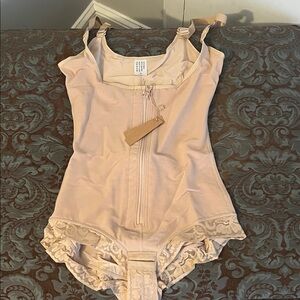 Elegant Lace Trimmed Bodysuit - Pink